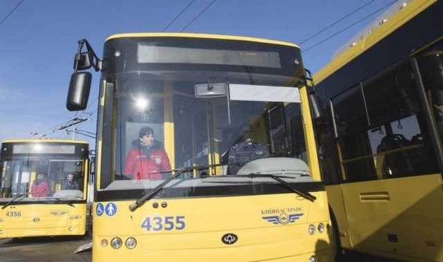 Киевлян предупредили об отклонении транспорта от графика из-за непогоды