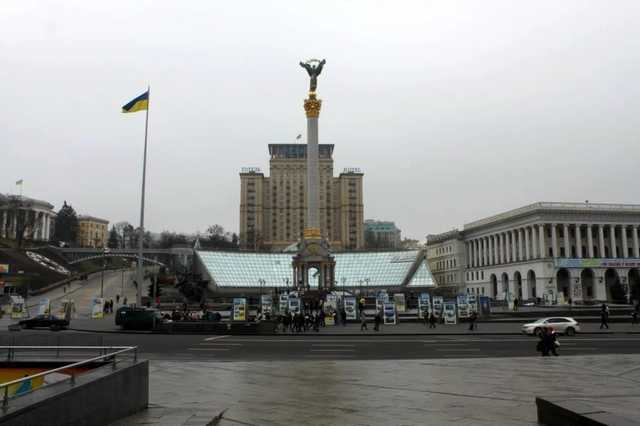 Даже мертвые не дают покоя: вандалы осквернили память украинских героев на Крещатике