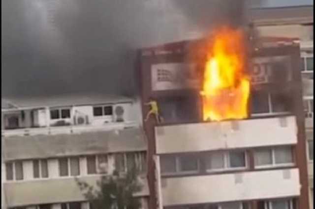 Пожар в турецком отеле: жуткое падение женщин попало на видео