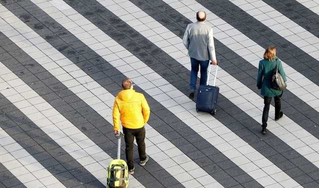 Украинцы еще два-три года будут активно выезжать на заработки за границу - НБУ