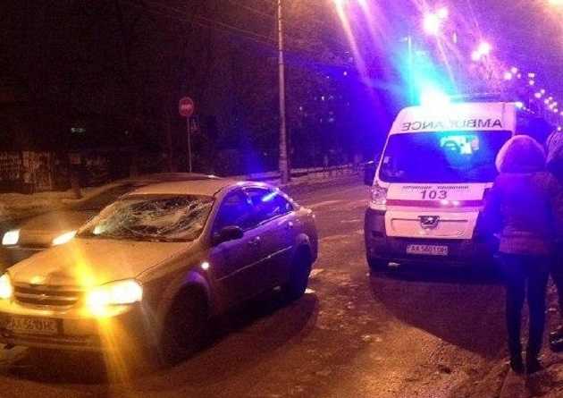 У Києві мікроавтобус збив нацгвардійця, який біг на допомогу чоловіку, збитому автомобілем