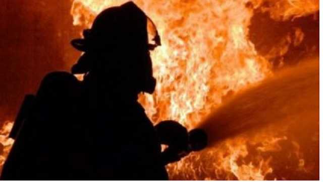 На автобазе ночью сгорело 17 автомобилей