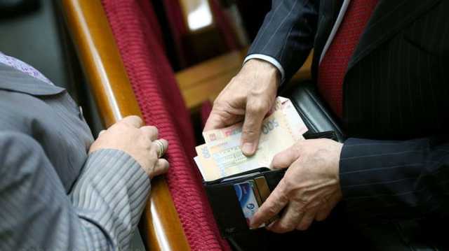 "Привалила на карточку куча бабла". Нардепы удивились резкому росту своих зарплат