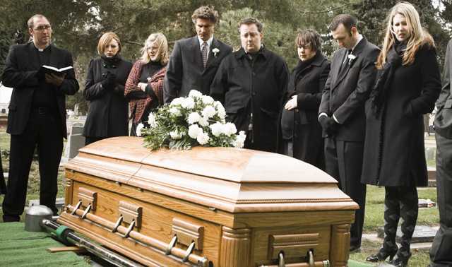 С 15 марта граждане Украины смогут хоронить близких только по решению суда