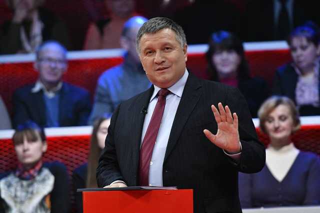 Аваков прокомментировал скандальный пост в Twitter о разгоне протестующих под Радой