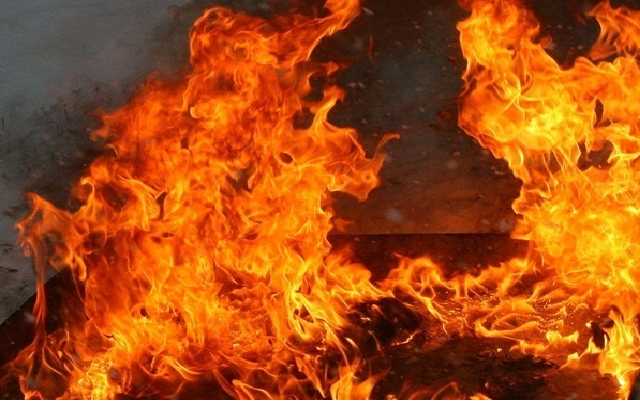 В Киеве горит склад