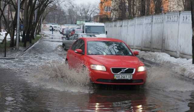 Столицу затопило из-за оттепели