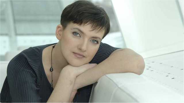 Надежда Савченко раскрыла номер своего телефона и рассказала, кому помогает