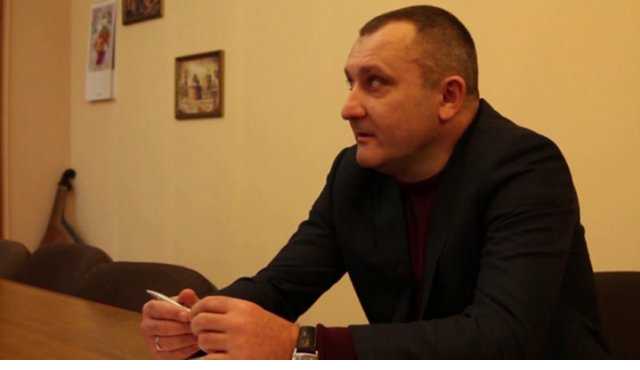 Главу райадминистрации задержали за взятку в 105 тысяч и отстранили от должности