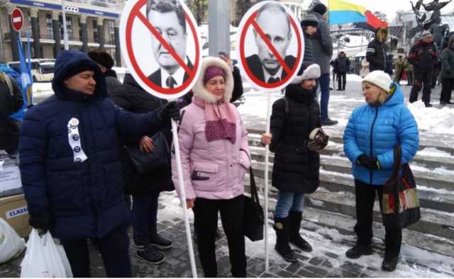 Митингующие на Майдане убрали инсталляции о Крыме