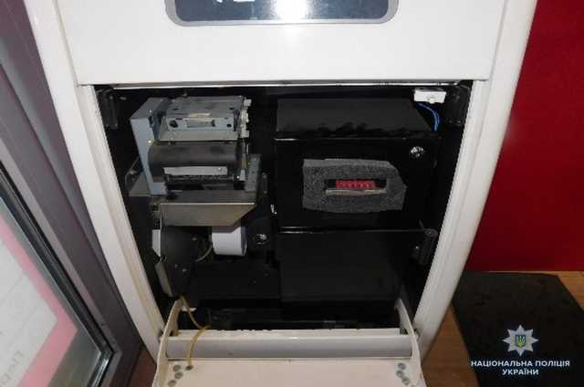 В Киеве ограбили банкомат в банке