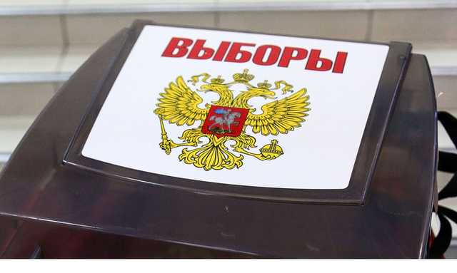 Путин побеждает на выборах с гигантским отрывом, - экзитпол