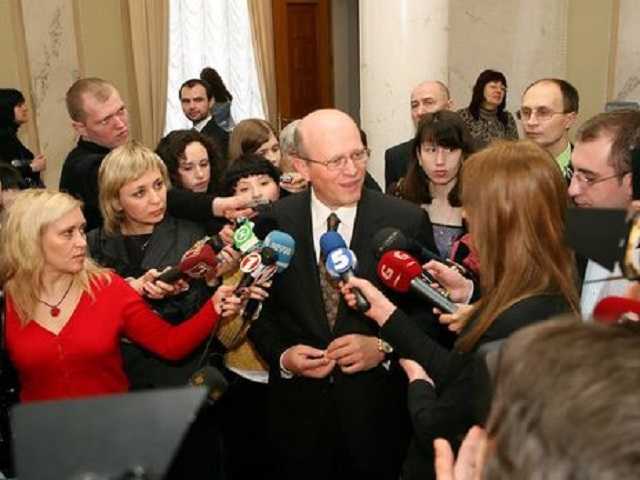 Экс-министр юстиции Зварич станет нардепом