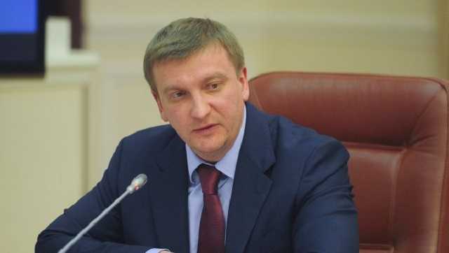 Министр юстиции Петренко арендует киевскую квартиру у иностранца