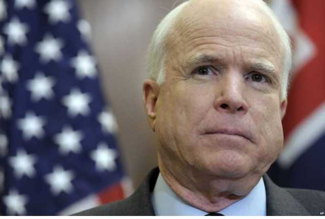 Маккейн подверг критике Трампа за поздравление Путина с победой на выборах