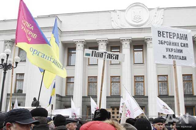 Военные пенсионеры снова собираются на митинг под Радой. Что они требуют