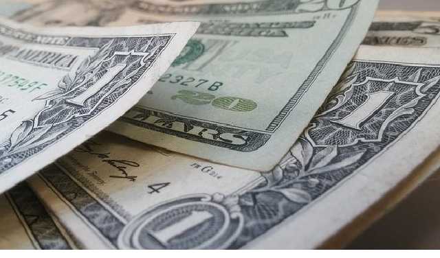 В Украине упал курс доллара