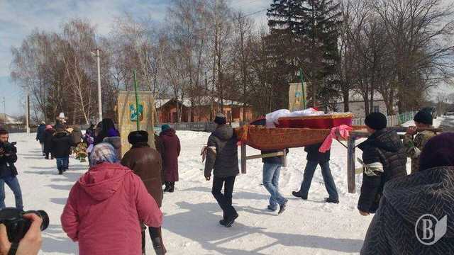На Чернігівщині поховали забиту насмерть 2-річну дитину: селяни розповідають про бездіяльність влади