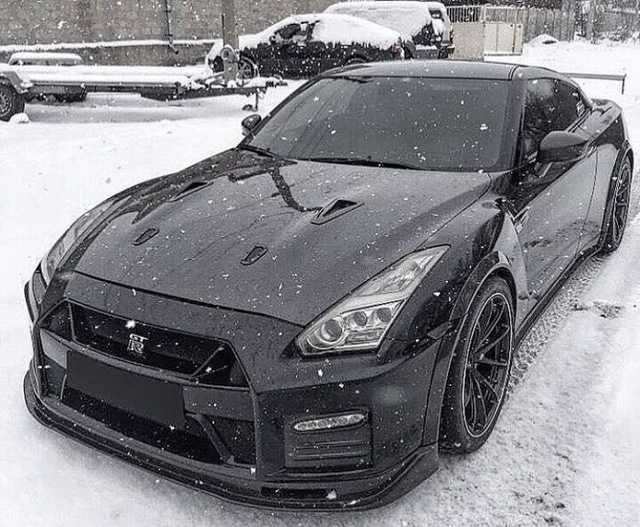 В Украине заметили уникальный суперкар Nissan мощностью 1200 сил