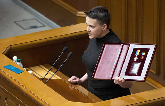 "Дострелили бы в голову": полковник раскритиковал "теракт" Савченко