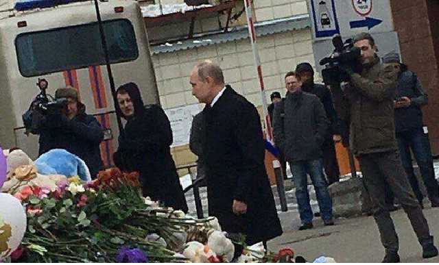 Путин прилетел на пожарище в Кемерово: сотни людей вышли на акцию протеста