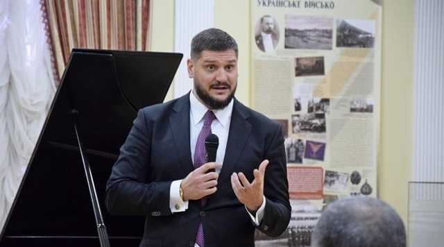 Золото, партия Путина и пощечина от Тимошенко. Как живется Савченко