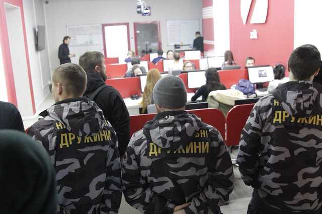 Активисты Нацдружины взяли под охрану телеканал ZIK