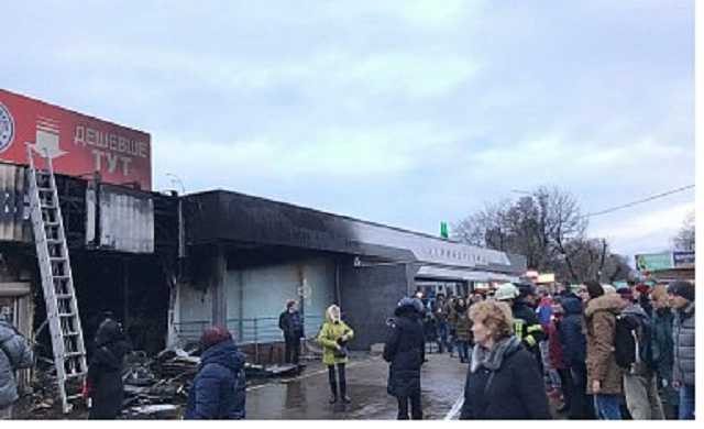 Пожар возле метро Левобережная в Киеве ликвидирован