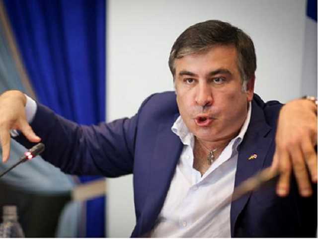 Саакашвили требует от силовиков заплатить ему за "похищенные" при обыске вещи