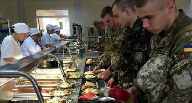 Косюк кормит украинскую армию порченой курятиной