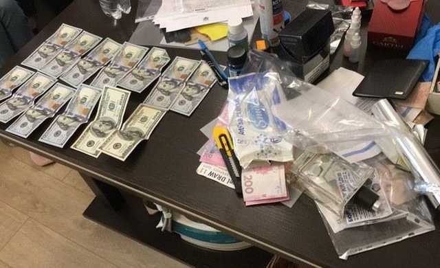 СБУ разоблачила делков, которые обеспечивали боевиков «липовыми» документами для «легализации» в Европе