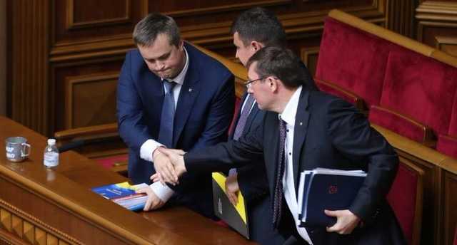 Михаил Подоляк: “Компромат подают холодным?”