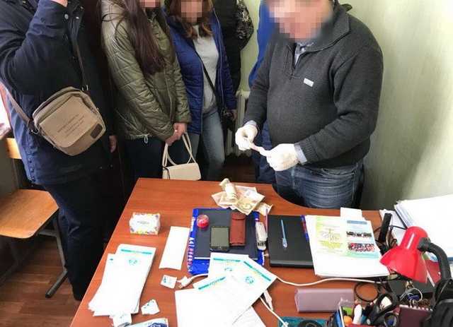 На Черкащині завкафедрою інституту пожежної безпеки впіймали на хабарі