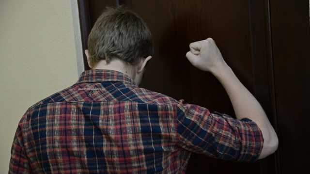 Превращают жизнь в ад: журналисты рассказали, как коллекторы выбивают долги