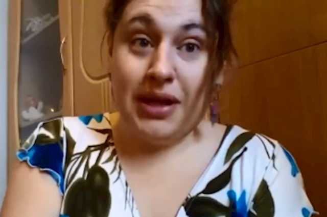 "Даже водка не помогает": россиянка потроллила Кремль из-за дипломатов-изгнанников