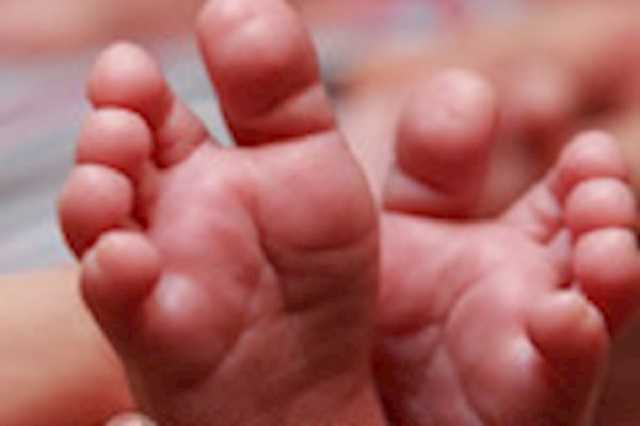 "Жизнь закончилась": в Хмельницком врачи искалечили ребенка во время родов