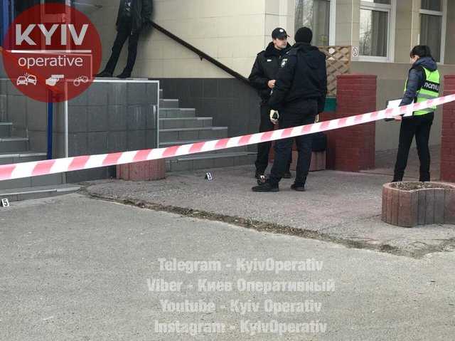 В Киеве взорвали отделение банка: фото и видео c места событий