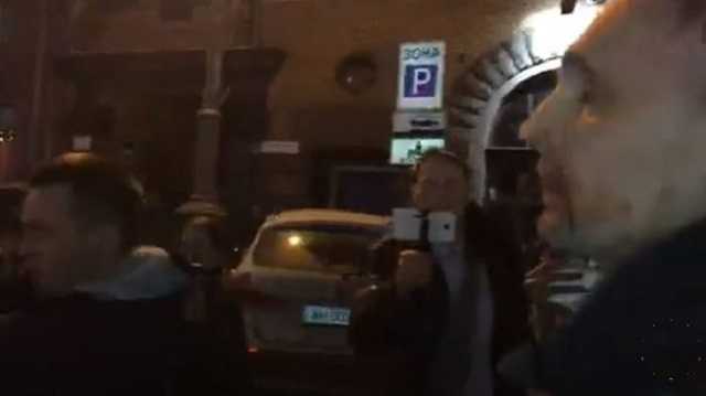 Под Печерским райсудом избили "провокатора": суд над Бубенчиком перенесли