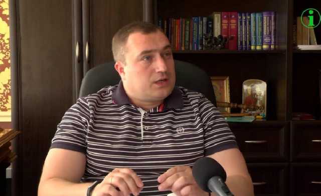 Замглавы КОГА Денисенко переписал свое жилье и Lexus на гражданку Клименко