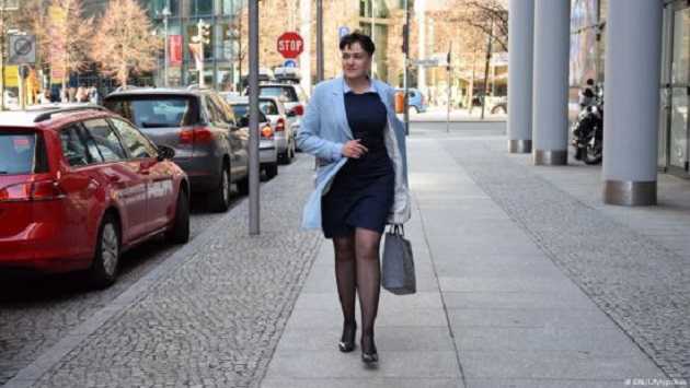 "Стульями бросалась": стало известно о любовном романе Савченко в армии