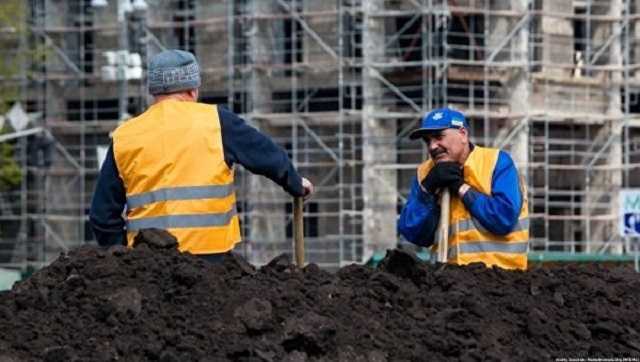 Из Львова. Почему украинцы не работают дома и куда они уезжают?