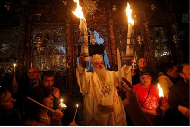 В Иерусалиме в Храме Гроба Господня сошел Благодатный огонь