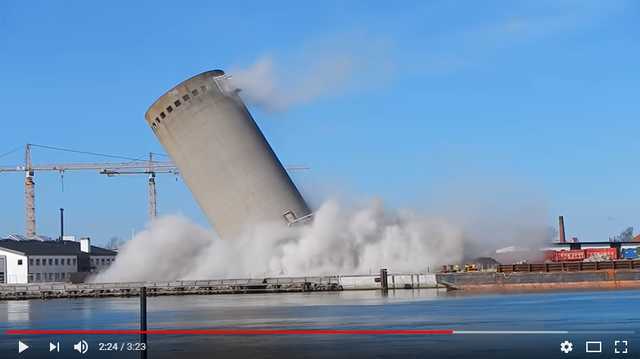 Опубликовано видео неудачного сноса башни в Дании, которая рухнула на библиотеку