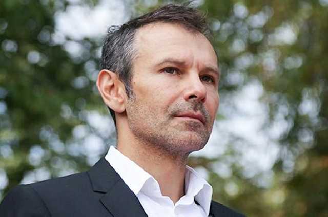 Вакарчук начал борьбу за президентскую булаву