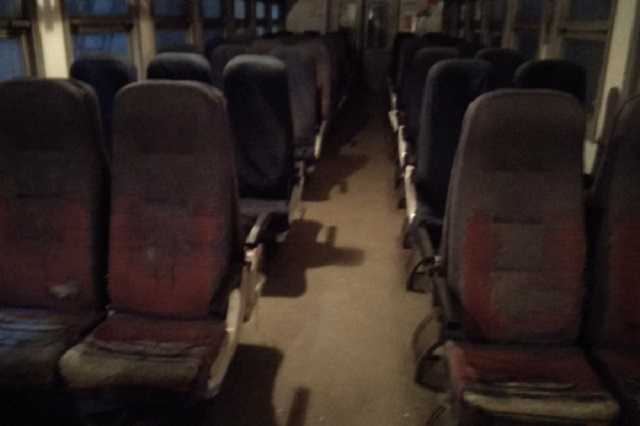 "Не хватает деда с пилой": блогер ужаснул поездкой в электричке УЗ