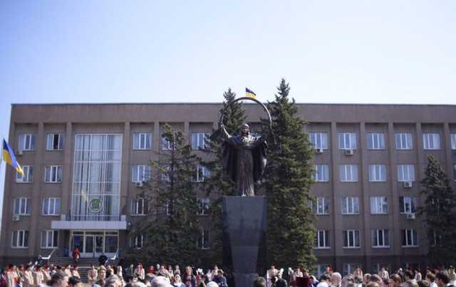 Богородица вместо Ленина: В Кривом Роге открыли новый памятник