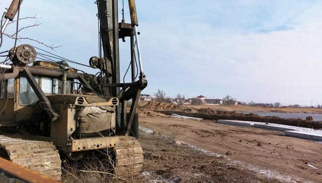 В Крыму уничтожают уникальное озеро