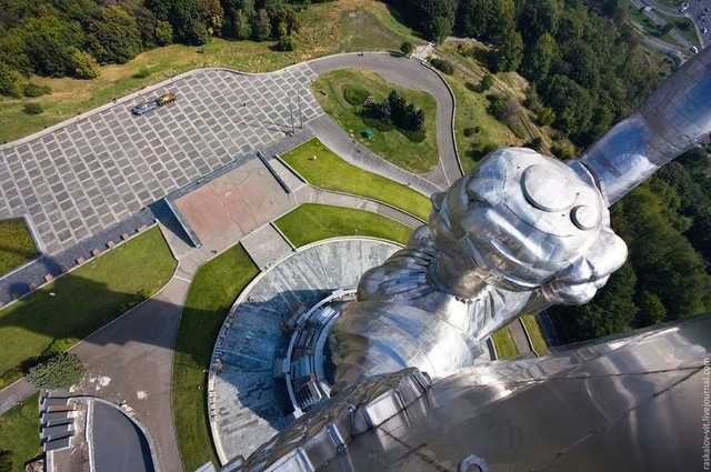 На статуе «Родина-мать» открыли экстремальную обзорную площадку