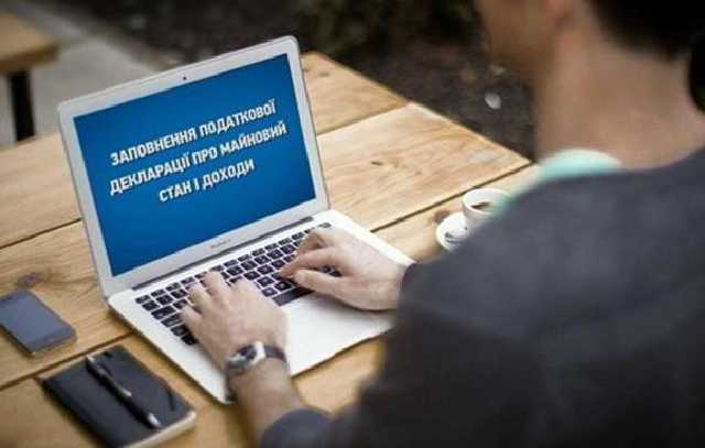 Засилье налички и богатые родители: украинские мэры показали доходы