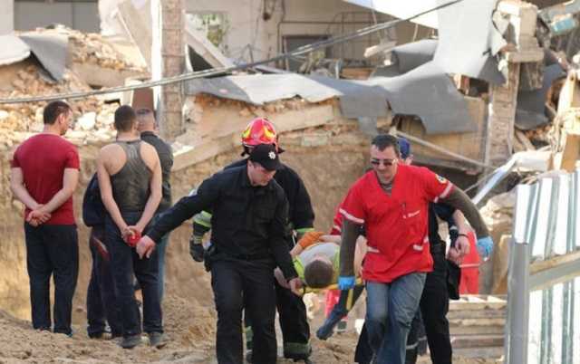 В центре Винницы рухнула стена дома: людей достают из-под обвалов